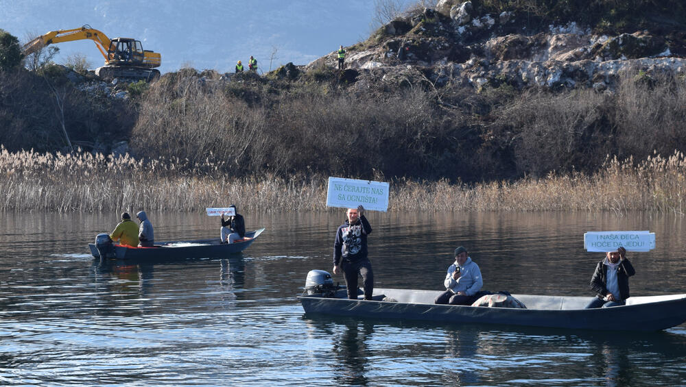 Porto Skadar lake, protest