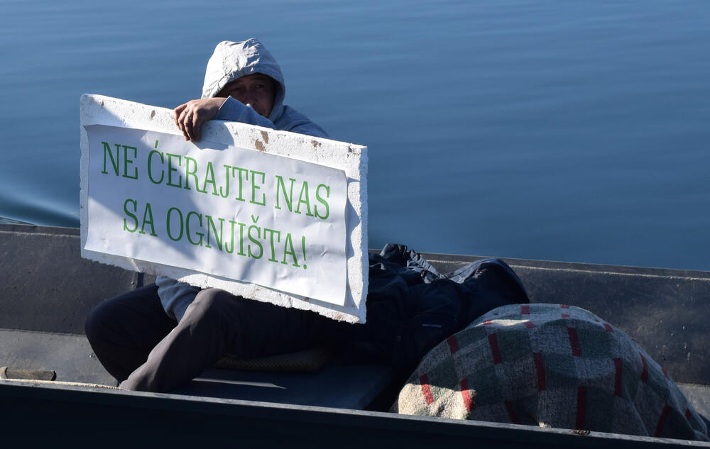 Porto Skadar lake, protest