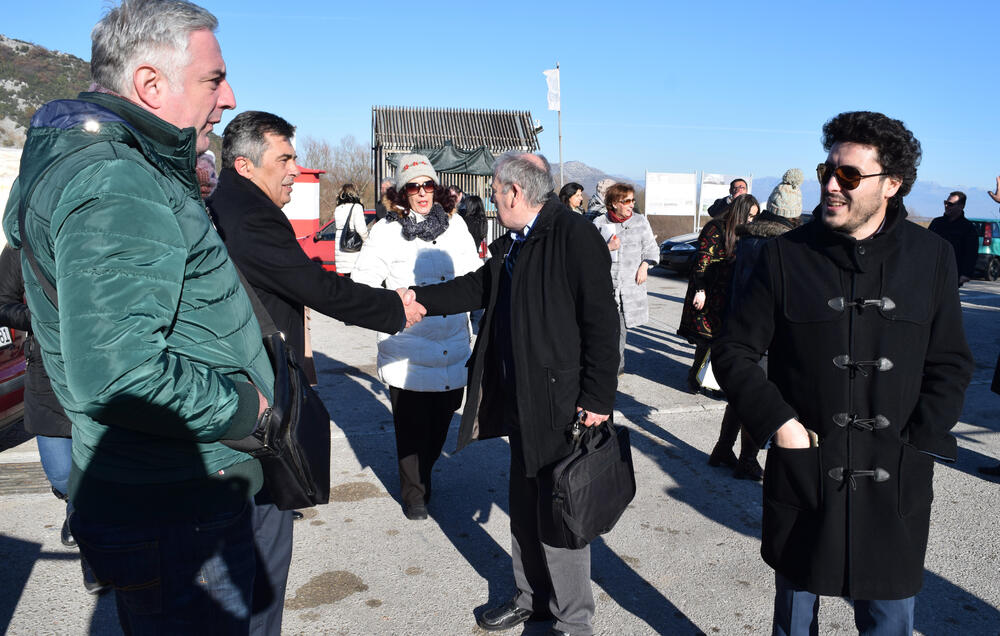 Porto Skadar lake, protest
