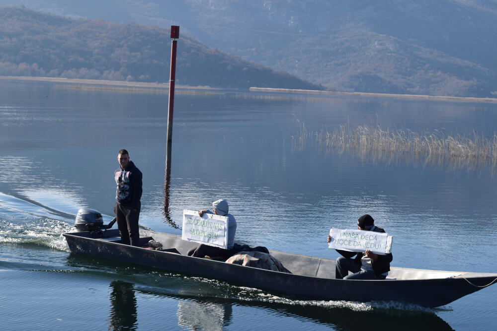 Porto Skadar lake, protest