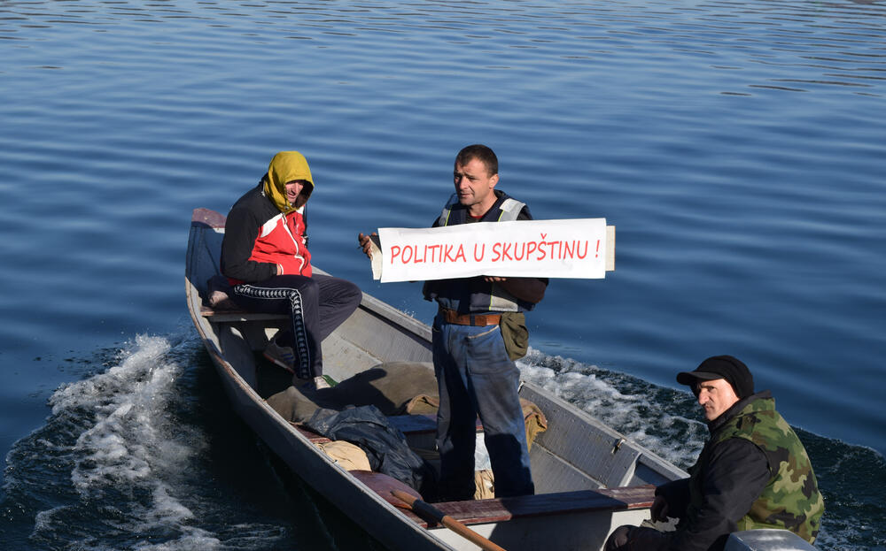 Porto Skadar lake, protest