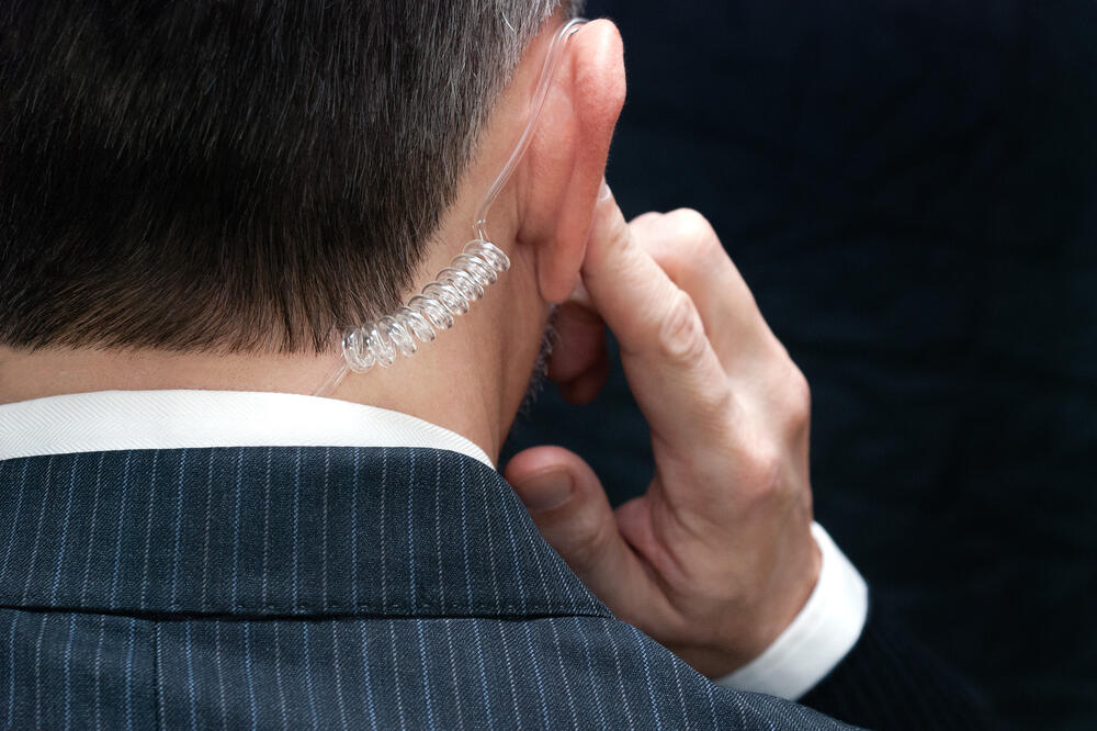 Prisluškivanje, slušanje, Foto: Shutterstock