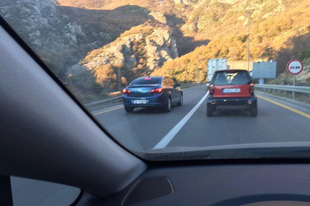 službeno vozilo preticanje preko pune linije, Foto: Čitalac Vijesti