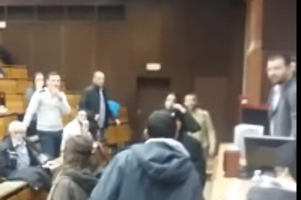 Desničari, Filozofski fakultet Beograd, Foto: Screenshot (YouTube)