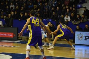 Teodo želi da se osami na vrhu bar na dan