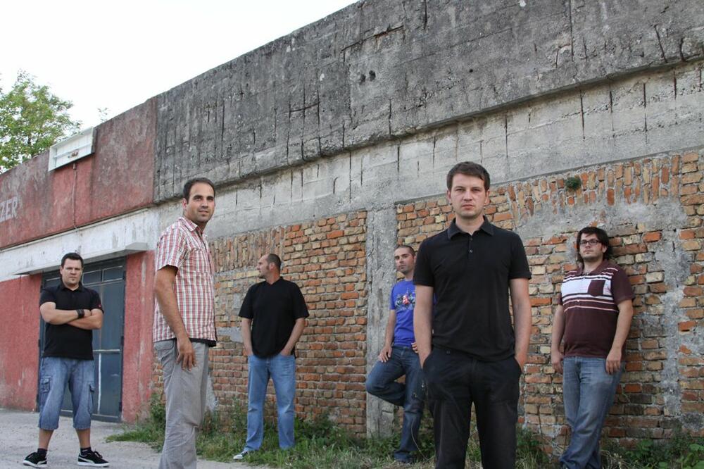 the orange strips, Foto: Facebook