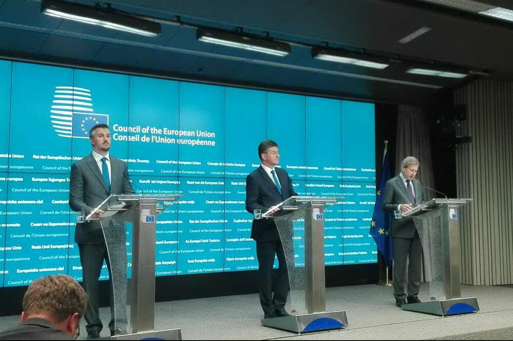 Aleksandar Pejović, Miroslav Lajčak, Johanes Han, Foto: Mep.gov.me