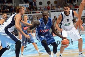 Da li je Džejmsovo “no comment” odgovor Zurosu?