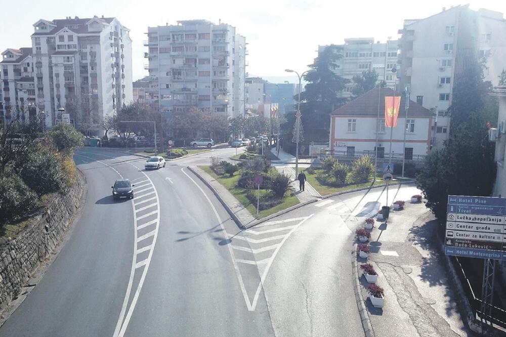 bulevar, Tivat, Foto: Siniša Luković