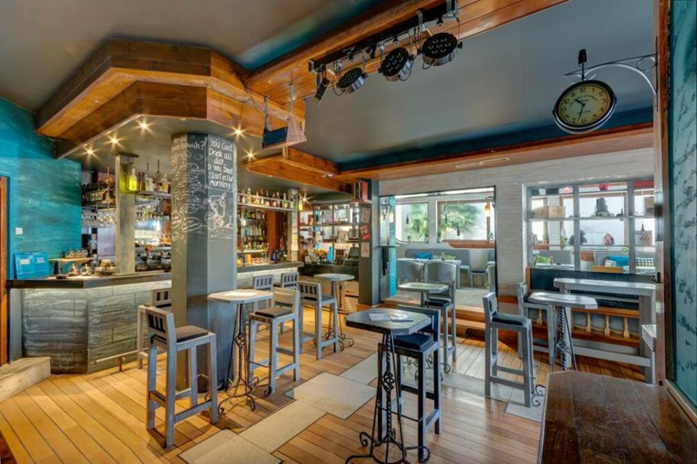 Lokal ", Foto: Siniša Luković