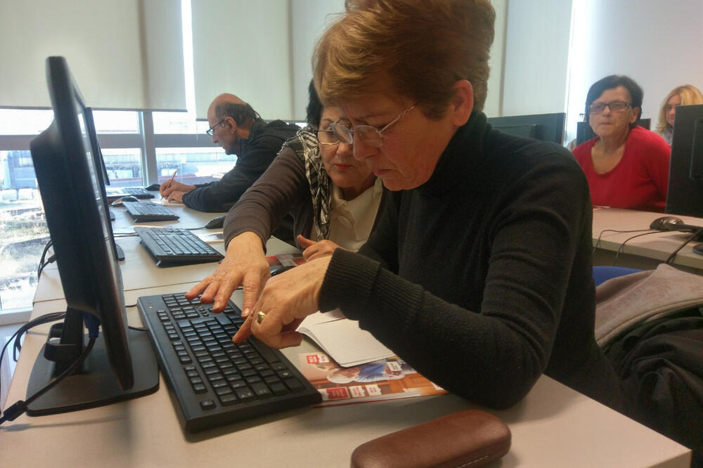 kurs, internet za seniore, penzioneri, Foto: Vijesti online