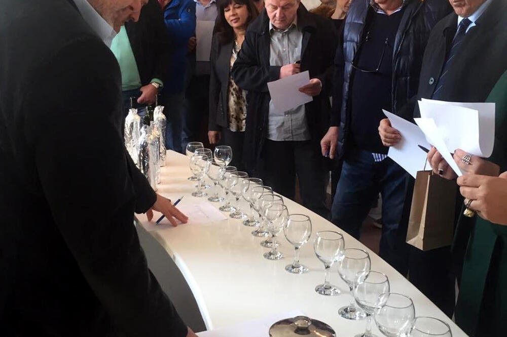 vinski sto, Virpazar, Foto: Radomir Petrić