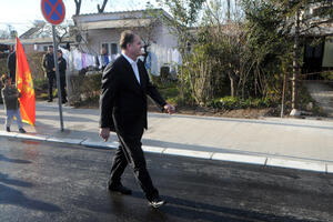 Stijepović: Put je javna površina, on služi svima bez obzira za...