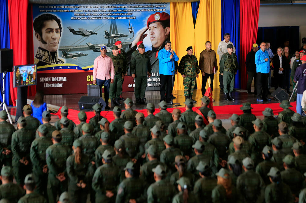 Maduro sa venecuelanskim vojnicima, Foto: Reuters