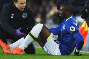 Everton: Bolasi mora na operaciju