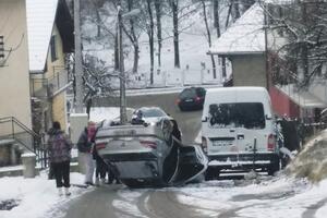 Pljevlja: Automobil završio na krovu