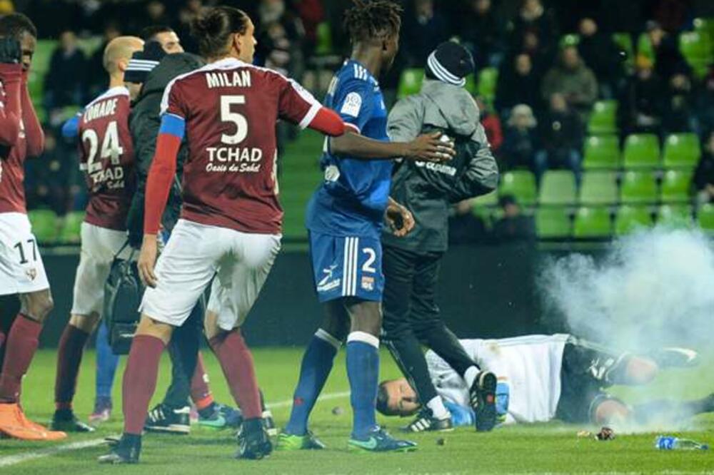 Petarda, Foto: Twitter