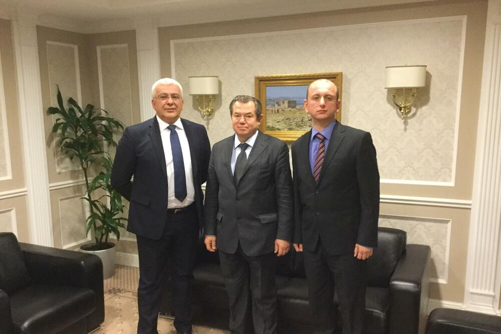 Andrija Mandić, Sergej Glazev, Milan Knežević, Foto: Demokratski front