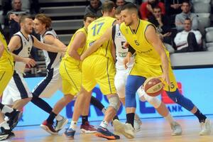 Zadar lako sa Karpoš sokolima