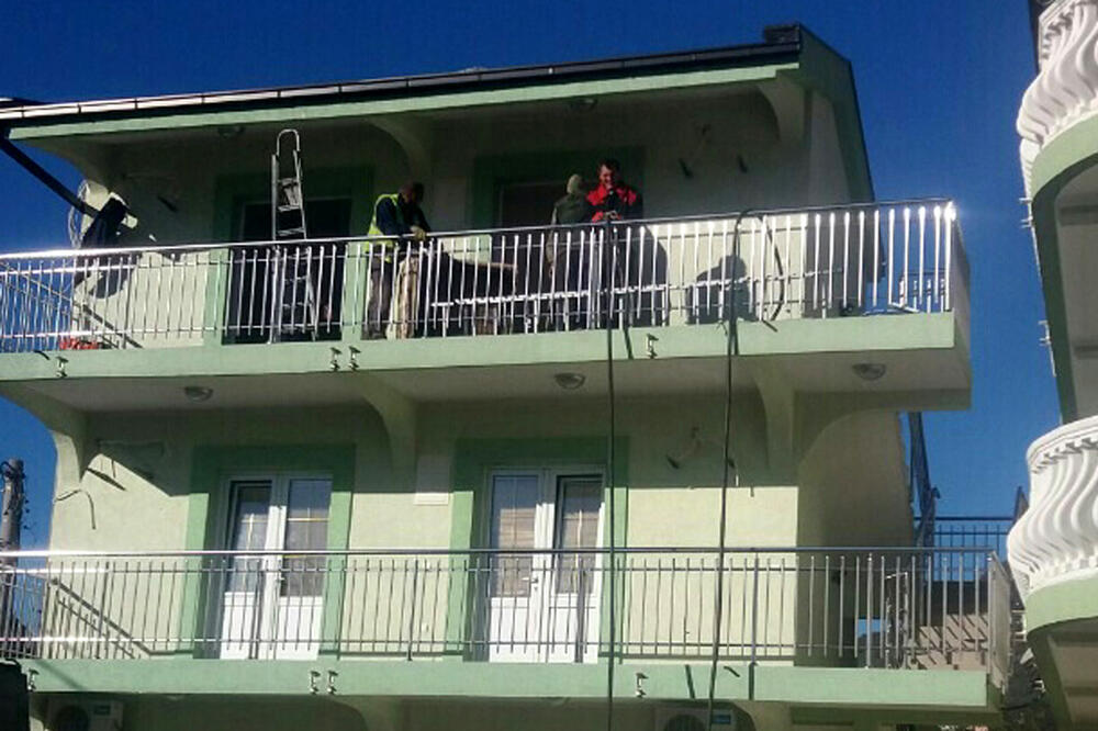 rušenje kuće porodice Zlatičanin, Foto: Radomir Petrić