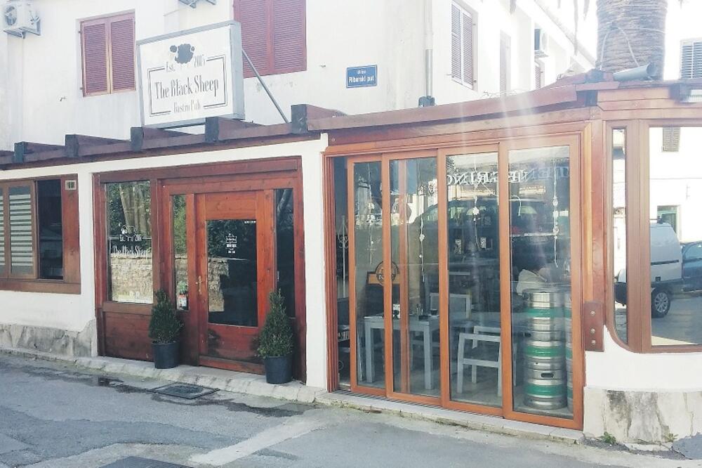 Crna ovca, Foto: Siniša Luković