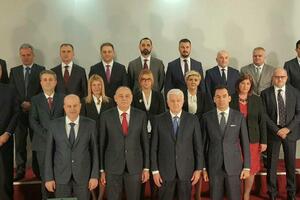 Ovo je prva fotografija nove Vlade