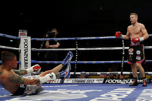 Svijet nije dobio prvog gej šampiona - Flanagan nokautirao Krusa