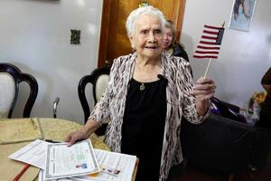 Kolumbijka Amerika postala državljanka SAD u 99. godini