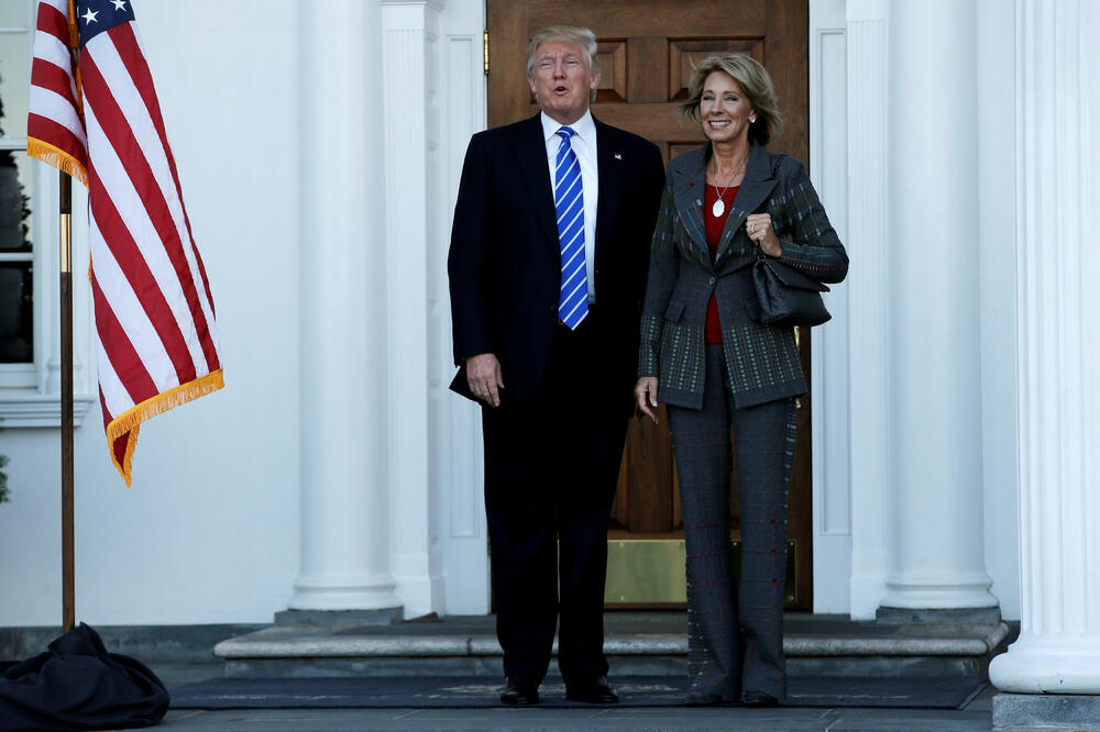 Donald Tramp i Betsi DeVos, Foto: Reuters