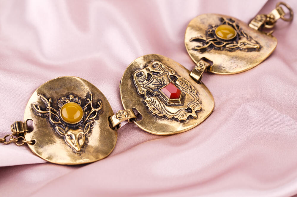 nakit, svila, Foto: Shutterstock