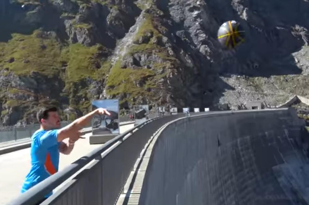 How ridicilous, Foto: Youtube screenshot