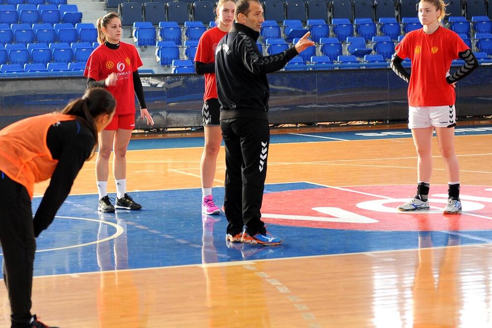 Trening rukometašice, Foto: Zoran Đurić