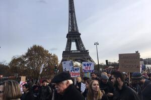 Pariz: Više stotina ljudi na protestu protiv Trampa