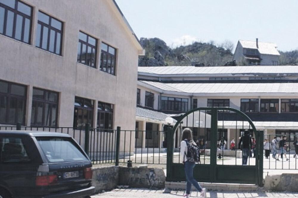 Škola Lovćenski partizanski odred, Cetinje (Novina), Foto: Cetinje.me