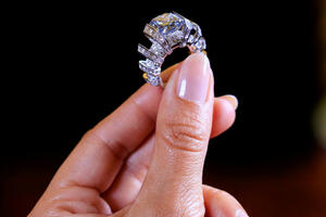 Rijetki dijamant "Nebeskoplavi" prodat za 17,1 milion dolara