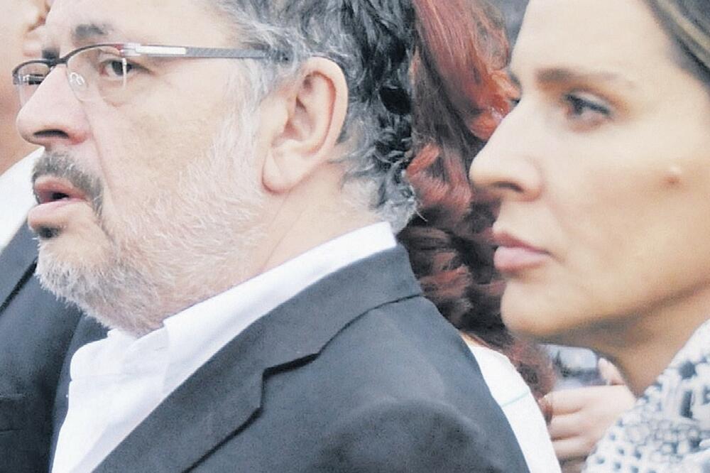 Branislav Mićunocić, Radmila Vojvodić (novina)