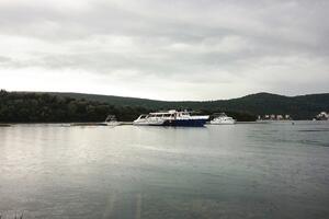 Novo privezište u uvali brda