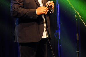 Dođite na mini koncert Zorana Kalezića i donirajte za porodicu...