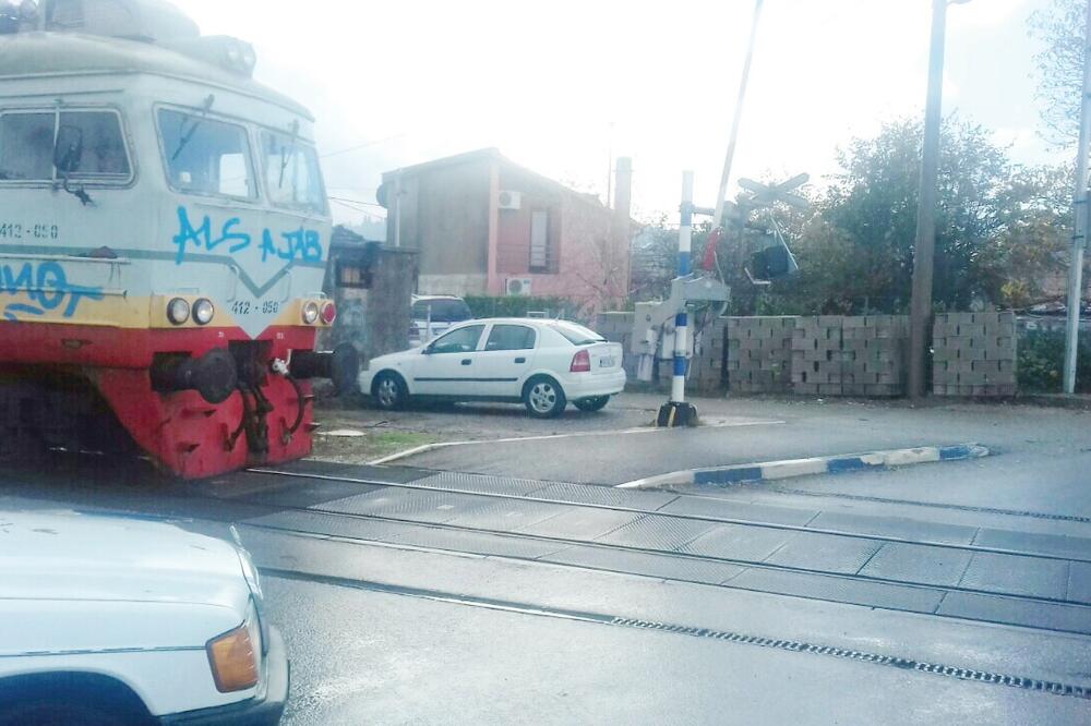 Pružni prelaz, Zagorič, Foto: Čitalac "Vijesti"