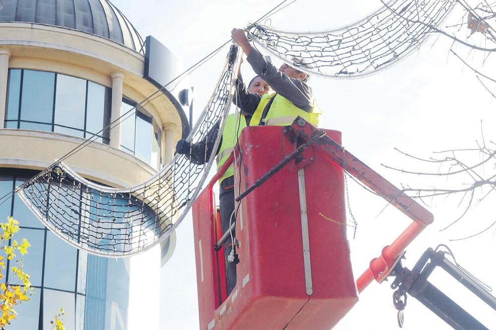 ukrasi Nova godina, Foto: Arhiva Vijesti