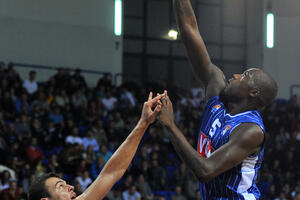 Budućnost osam od osam, Cibona pala u finišu