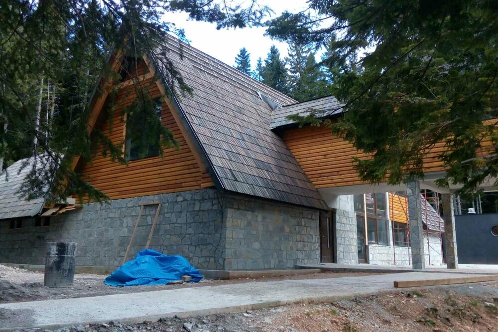 Restoran, Crno jezero, Foto: Obrad Pješivac