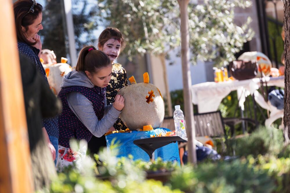 Bundeve za Martinov osmijeh, Takmičenje ub rezbarenju, Foto: Porto Montenegro