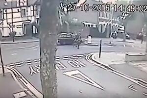 Uznemirujući video: Autom ulijeće direktno u pješake