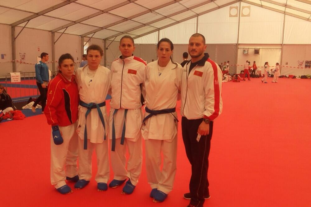 Ženski karate tim u borbama, Foto: Mina