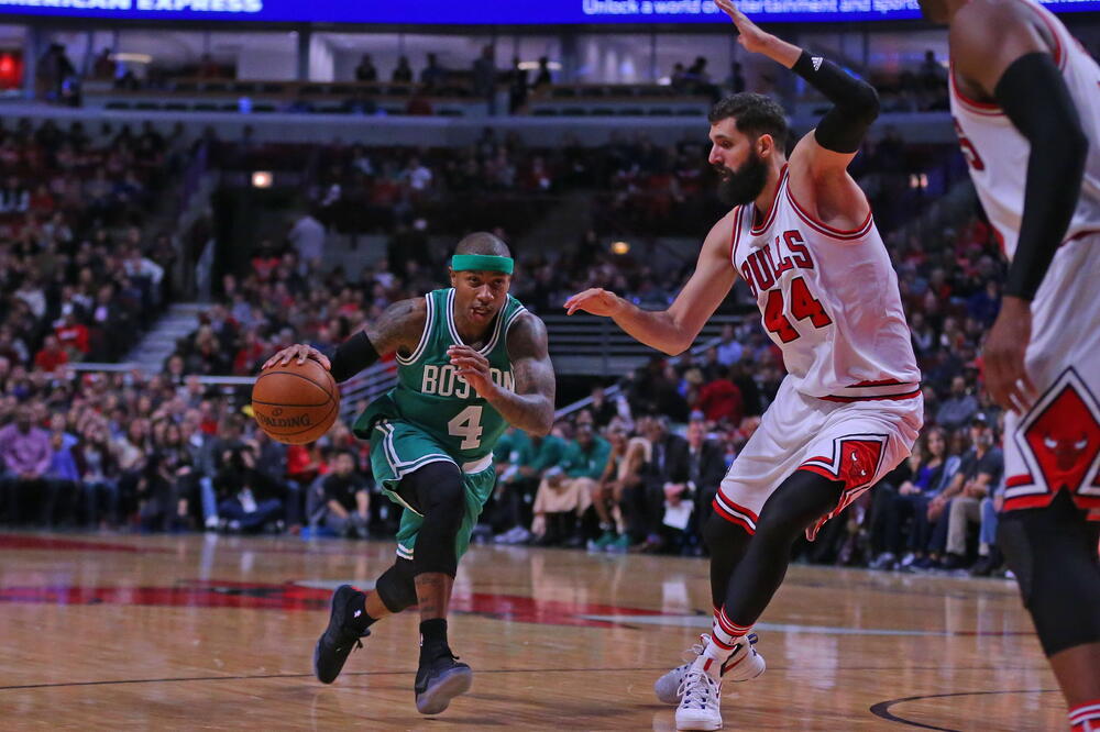 Ajzea Tomas i Nikola Mirotić, Foto: Reuters