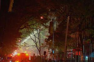 U požaru na Menhetnu jedna osoba poginula, 12 povrijeđenih