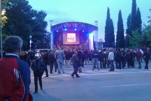 "Radni moto Vlade da bude " lopovi su među nama- drž'te nas""