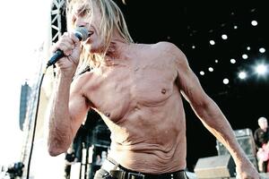 Sirova sila: Zašto je Igi Pop pozirao nag?