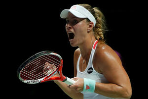 Pobjede Halep i Kerber u Singapuru